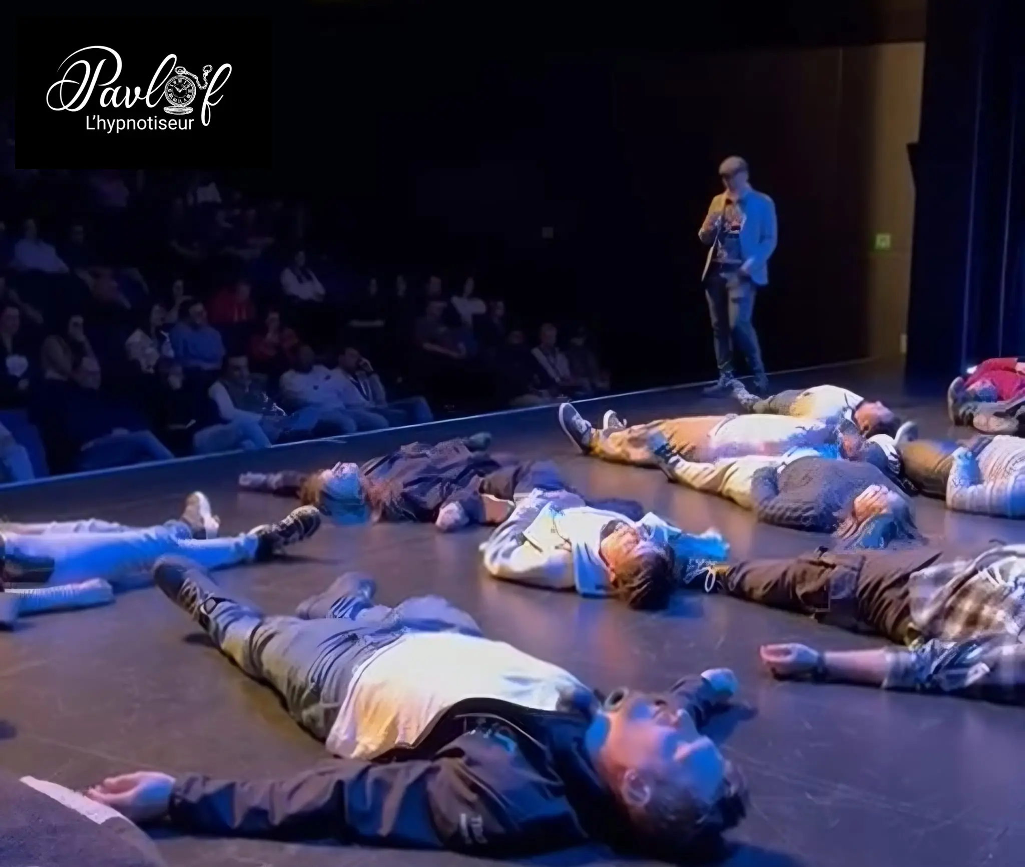 Vous souhaitez découvrir comment fonctionne l'hypnose de spectacle ? Venez assister à une représentation de Pavlof. 