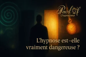 Silhouette d’un homme face à deux portes, avec une spirale hypnotique, un pendule et la lumière dorée d’un chemin, illustrant la question : l’hypnose est-elle sûre et sans danger.